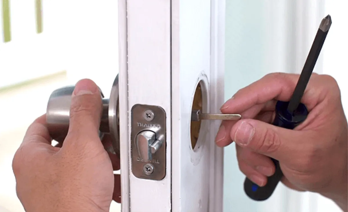 Professional door lock replacement service